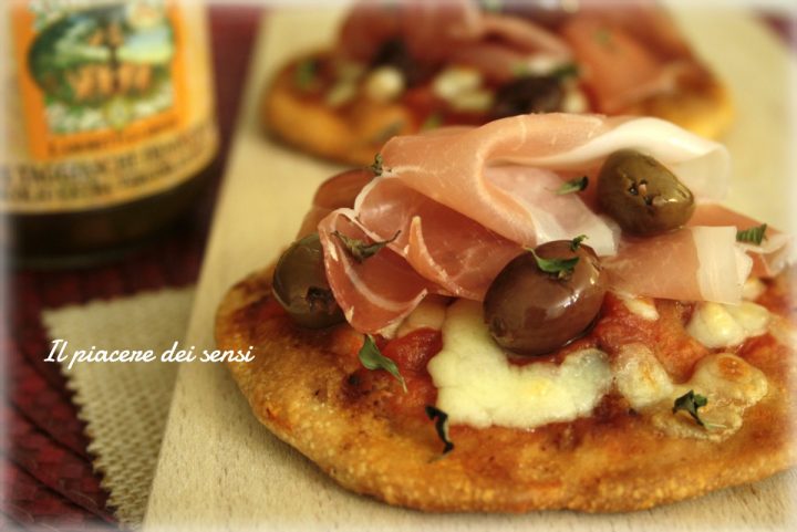 pizzette con prosciutto crudo e olive