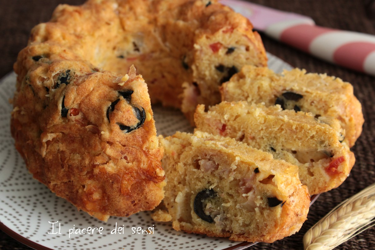 Ciambella salata al mais con prosciutto e mozzarella
